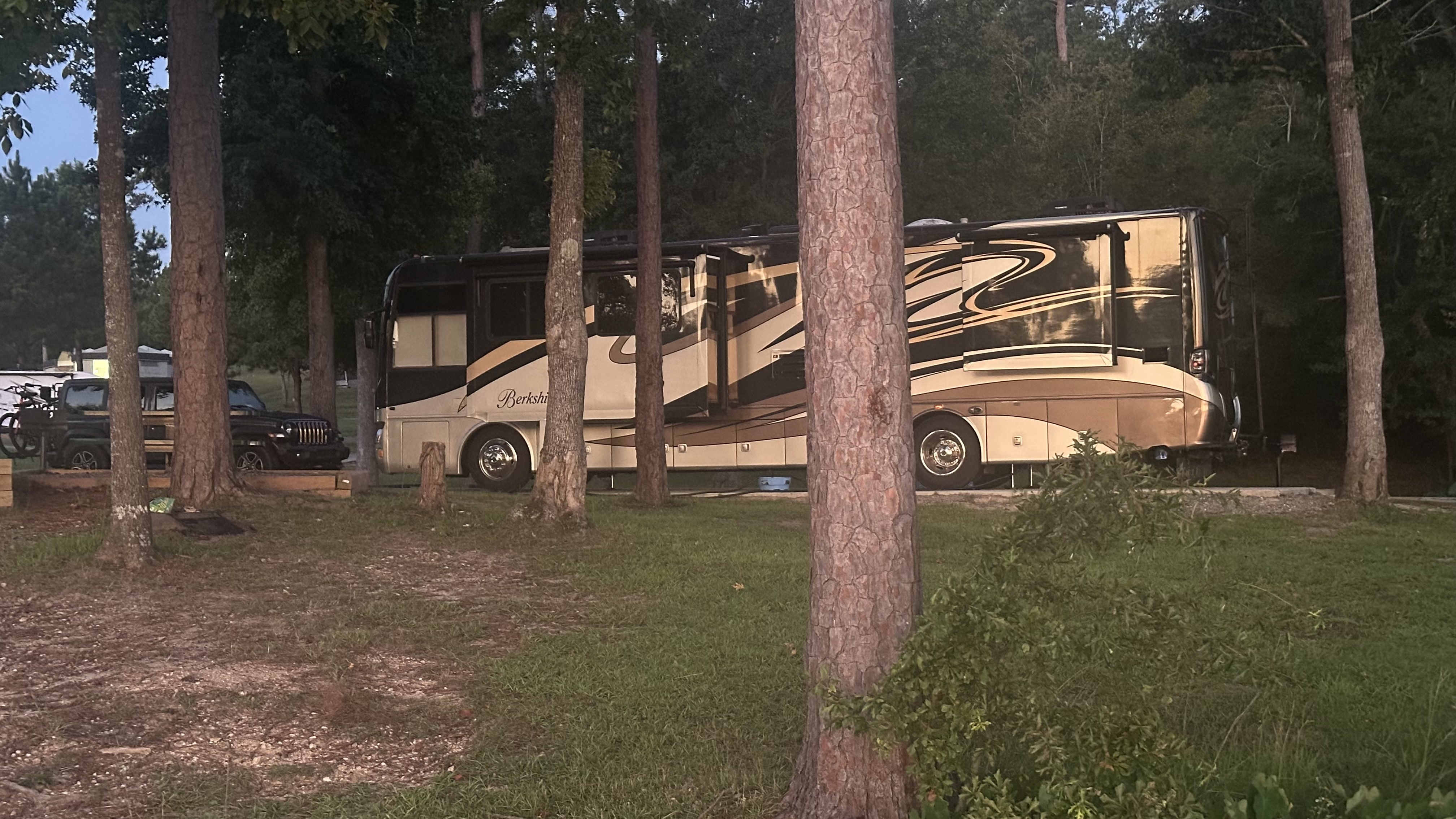 Lakefront campsite at Lake Tobesofkee